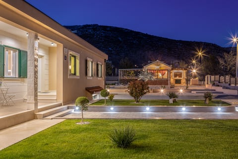 Modern Villa Big Garden - My Luxoria villas