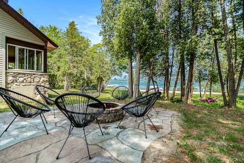 Lakeview, Hot Tub, Pets OK, 2m to Beach, 9m to Ski
