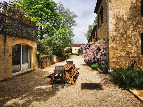 Large cottage 15 people, private garden & pool