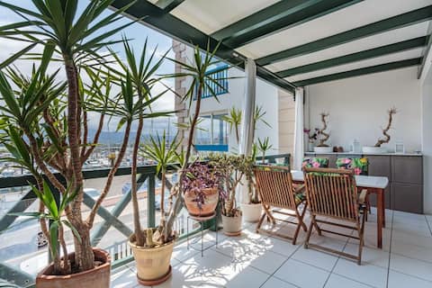Annonce Airbnb populaire: Beautiful spacious apartment overlooking the marina à Hendaye