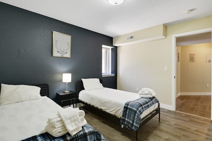 Piano inferiore Camera da letto 5 con 2 letti singoli.