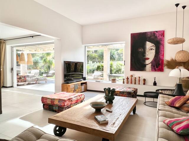 NoBeVIP – Villa Wallis Heated Pool Tropical Garden gallery image 3