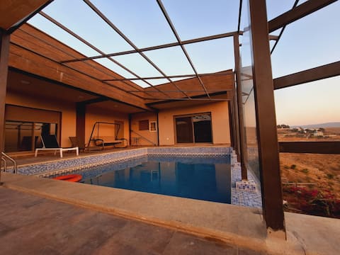 House with panoramic mountain view