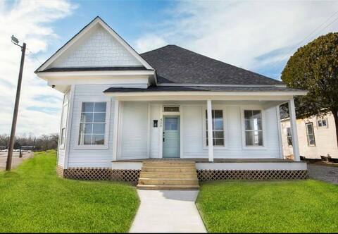 Renovated Downtown Home