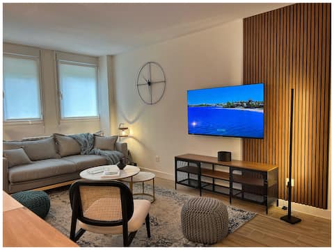 Elegance Lifestyle! - Free Parking!