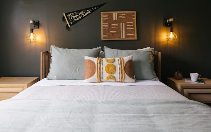 Starehe na kahawa kando yako na vitu vinavyoweza kurekebishwa kwa ajili ya mazingira bora.