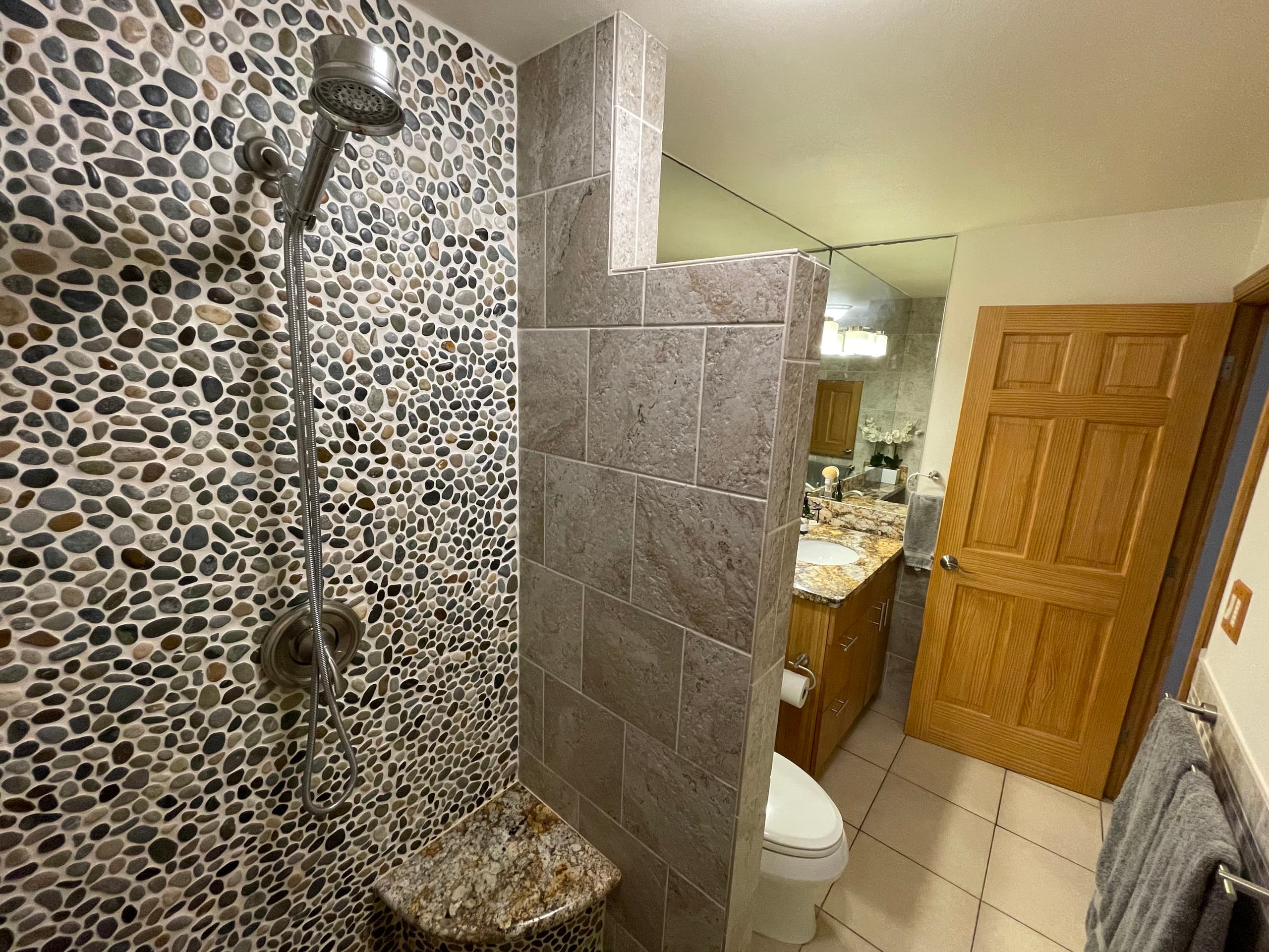 Condo in Lahaina · ★4.88 · 2 bedrooms · 3 beds · 1.5 baths - Image 12