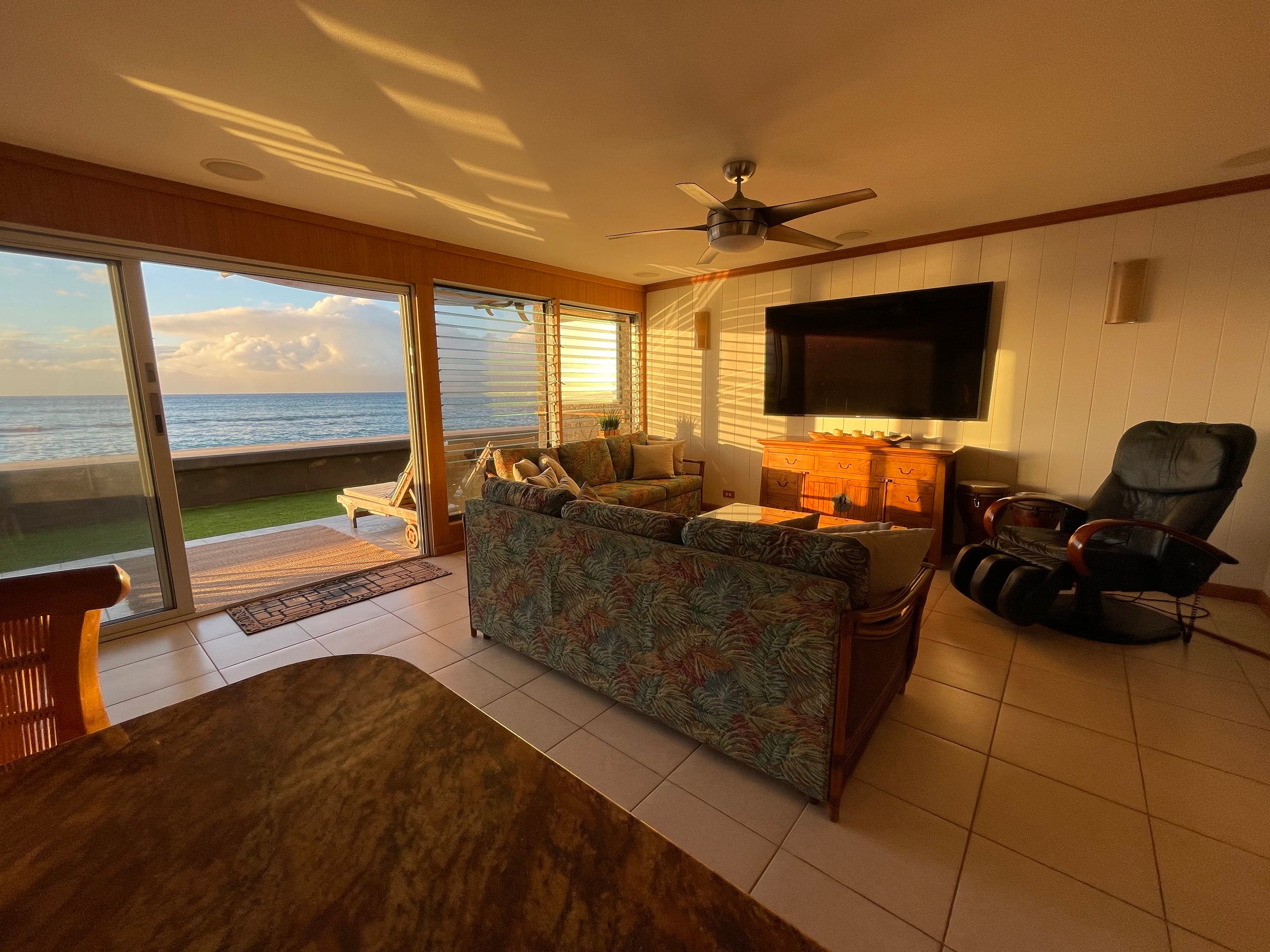 Condo in Lahaina · ★4.88 · 2 bedrooms · 3 beds · 1.5 baths - Image 3