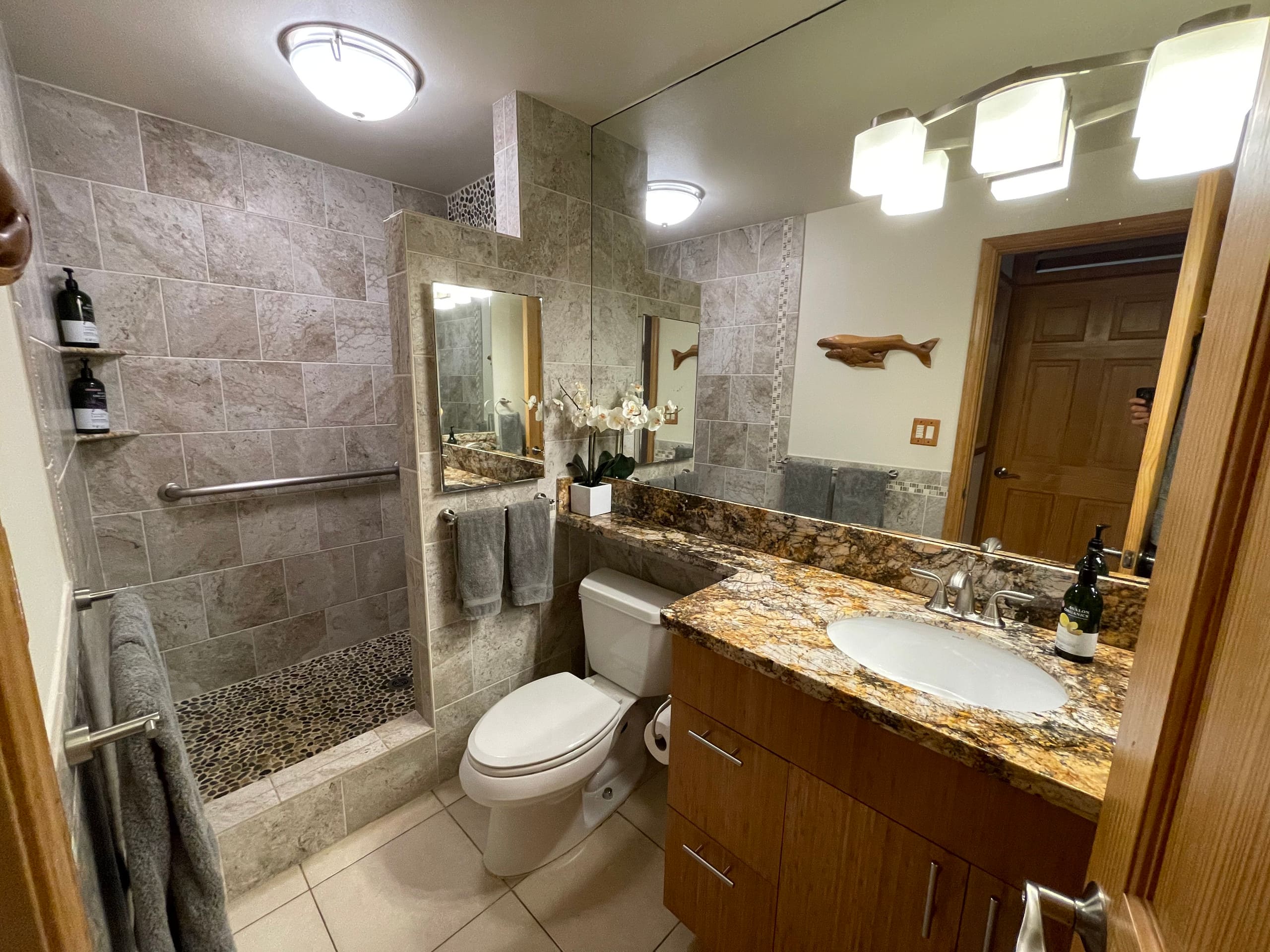 Condo in Lahaina · ★4.88 · 2 bedrooms · 3 beds · 1.5 baths - Image 11