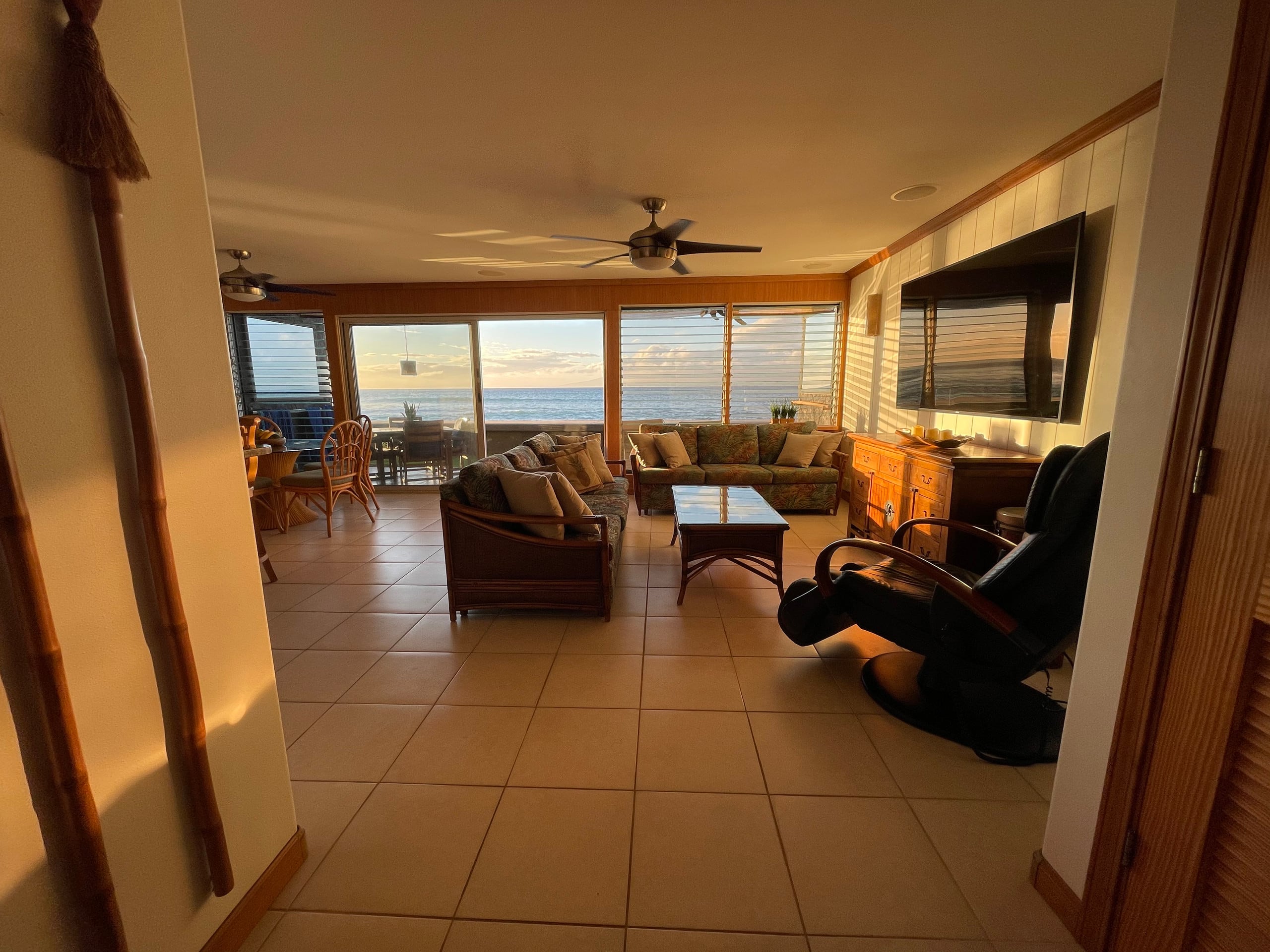 Condo in Lahaina · ★4.88 · 2 bedrooms · 3 beds · 1.5 baths - Image 2