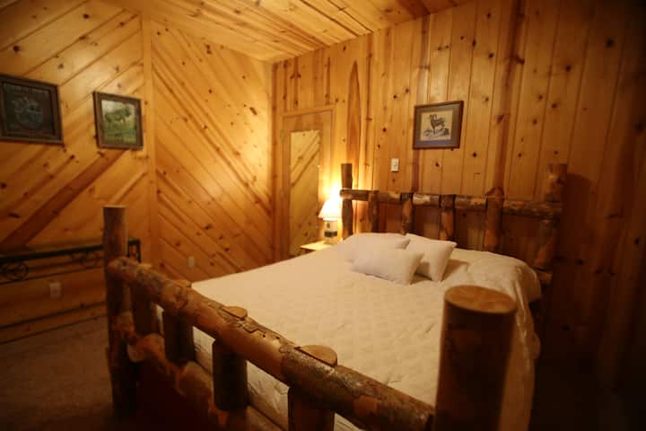 Სასტუმრო ოთახი დაბლა