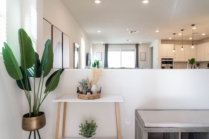 Brüse House • modern, clean, cozy