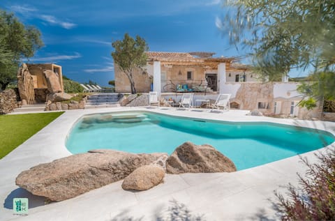 Villa Flora, swimming pool and beach