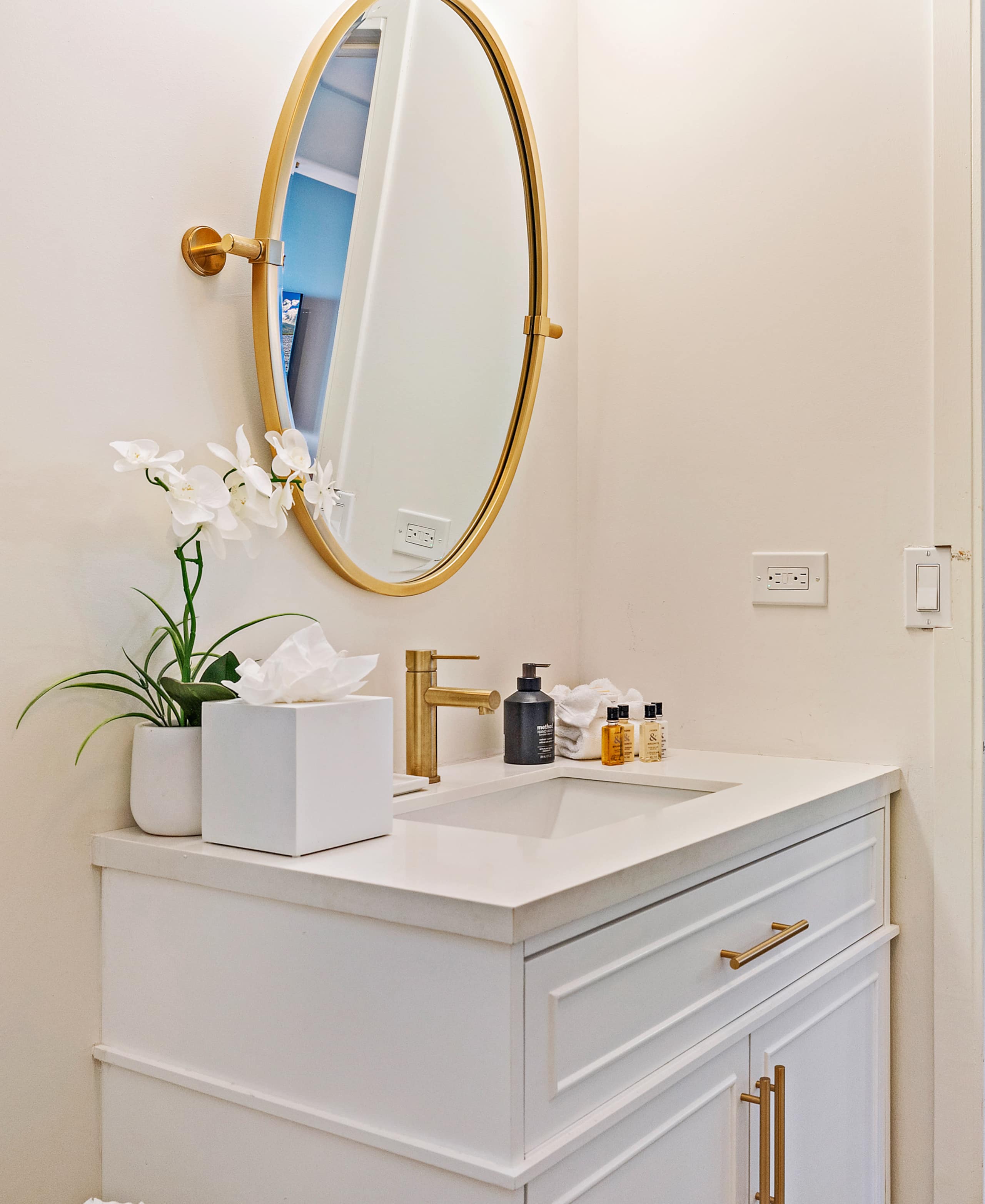 Condo in Lahaina · ★4.96 · Studio · 1 bed · 1 bath - Image 17