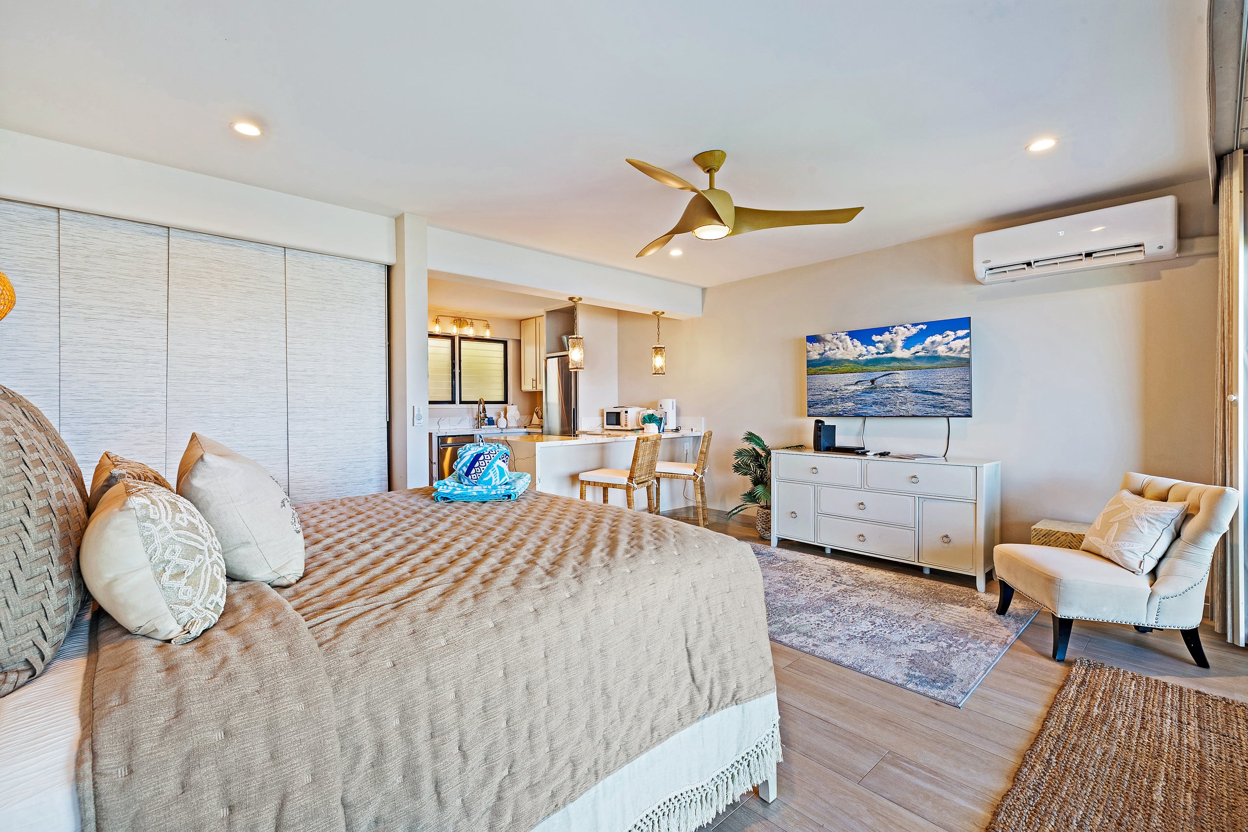 Condo in Lahaina · ★4.96 · Studio · 1 bed · 1 bath - Image 9