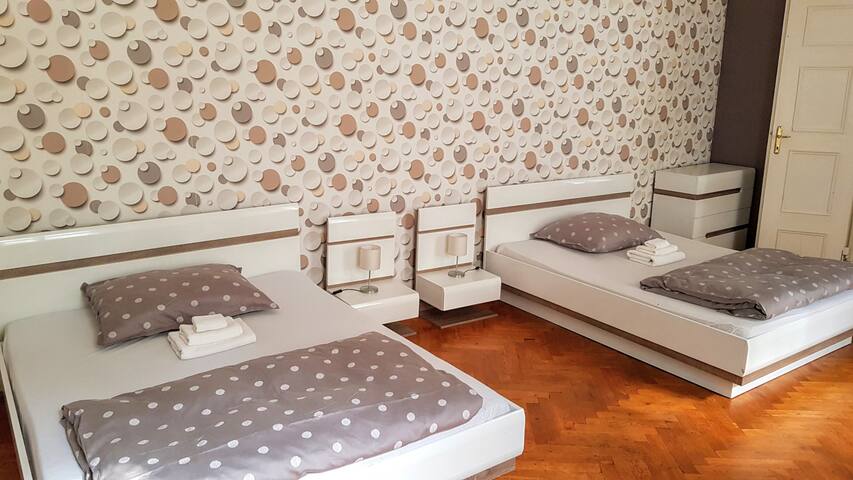 Huge 175 m2, 3 BDR,8 double beds gallery image 4