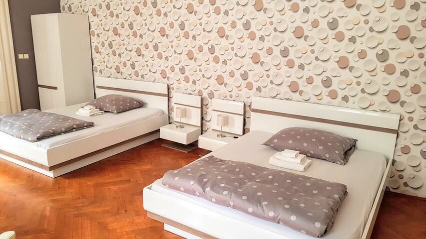 Huge 175 m2, 3 BDR,8 double beds gallery image 3