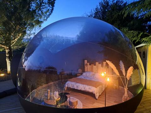 Bubble room with spa in the heart of the Loire Valley