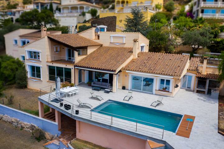 Villa Luxueuse, 2 piscines, spa et salle de sport gallery image 3