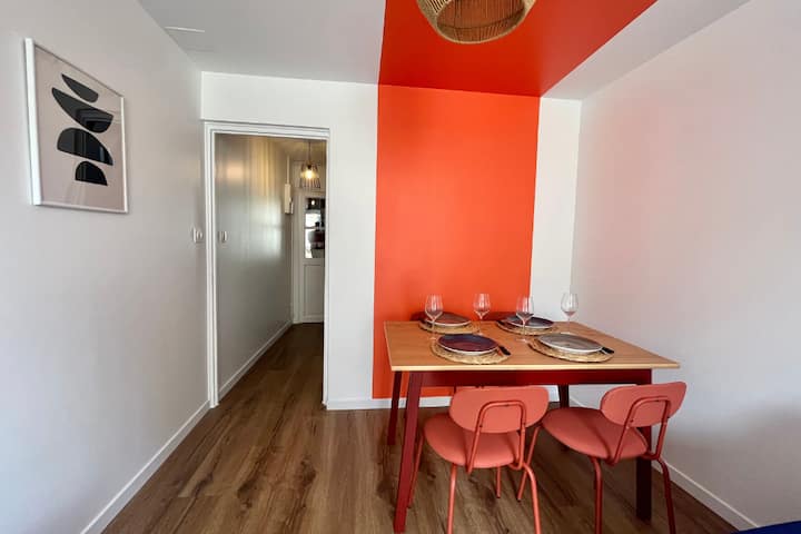 Espace repas pour 4 personnes.