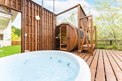 Panoramic view from the top of a Hakone villa. Natural hot springs, barrel sauna, super large inn, d