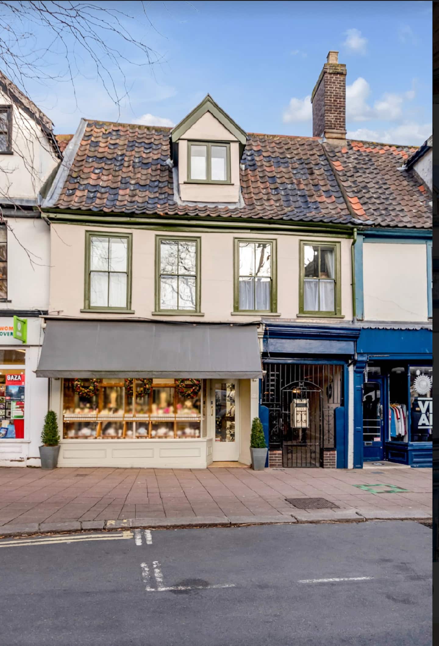 15A St Giles 
City Centre with parking.