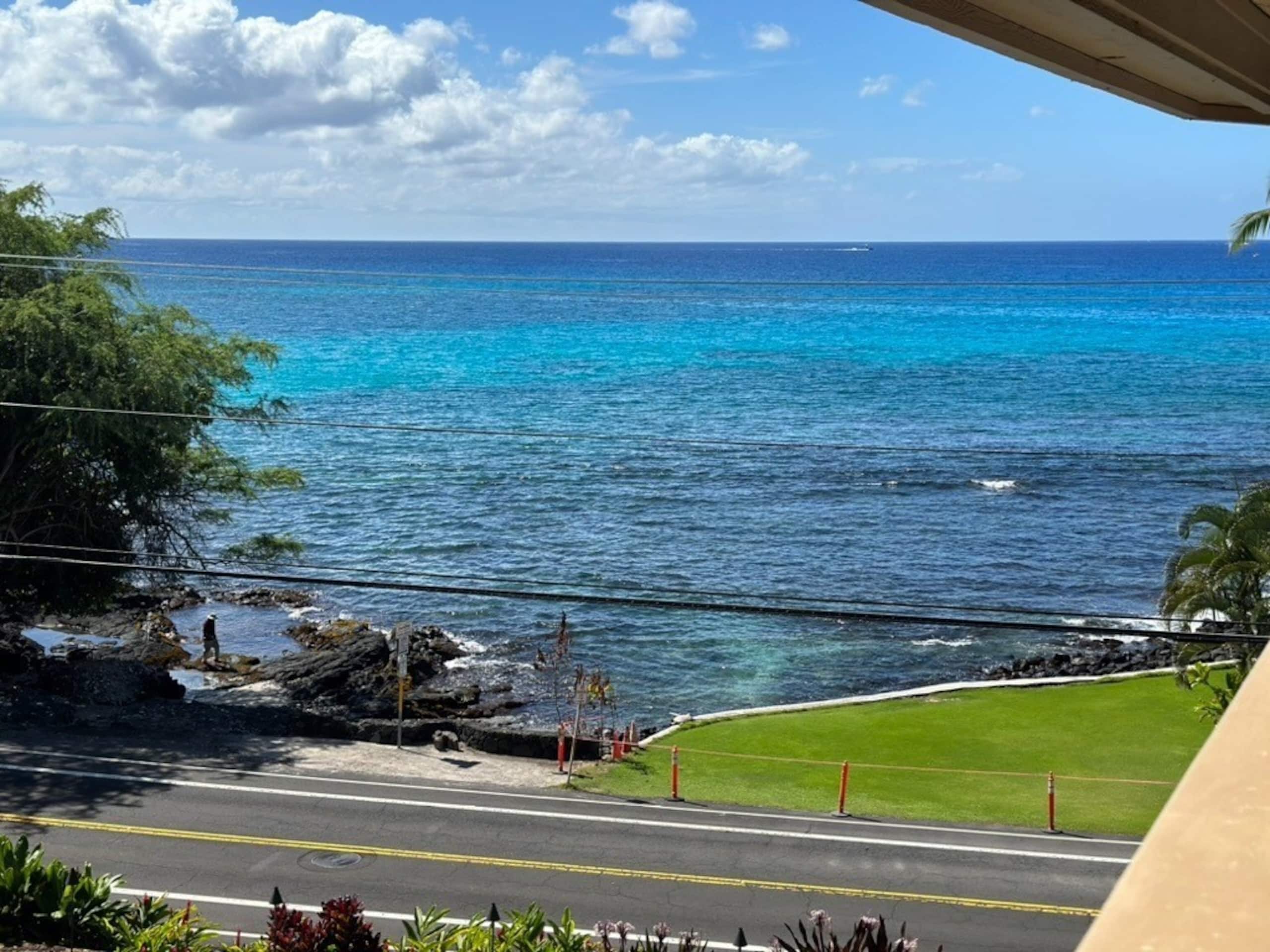 Condo in Kailua-Kona · ★4.92 · 2 bedrooms · 4 beds · 2 private baths - Image 3