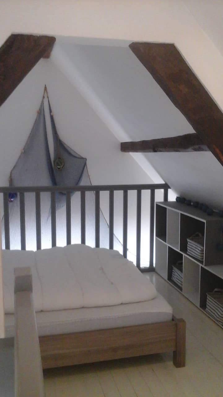 spálňa na druhom poschodí