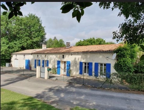 Green pool & Quiet 20 minutes from Royan