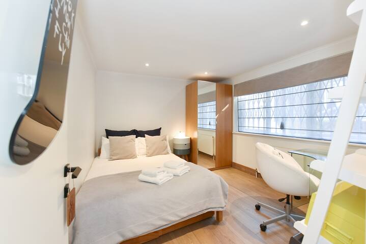 Amazing Covent Garden 2 Bedroom High-Speed Wi-Fi gallery image 5