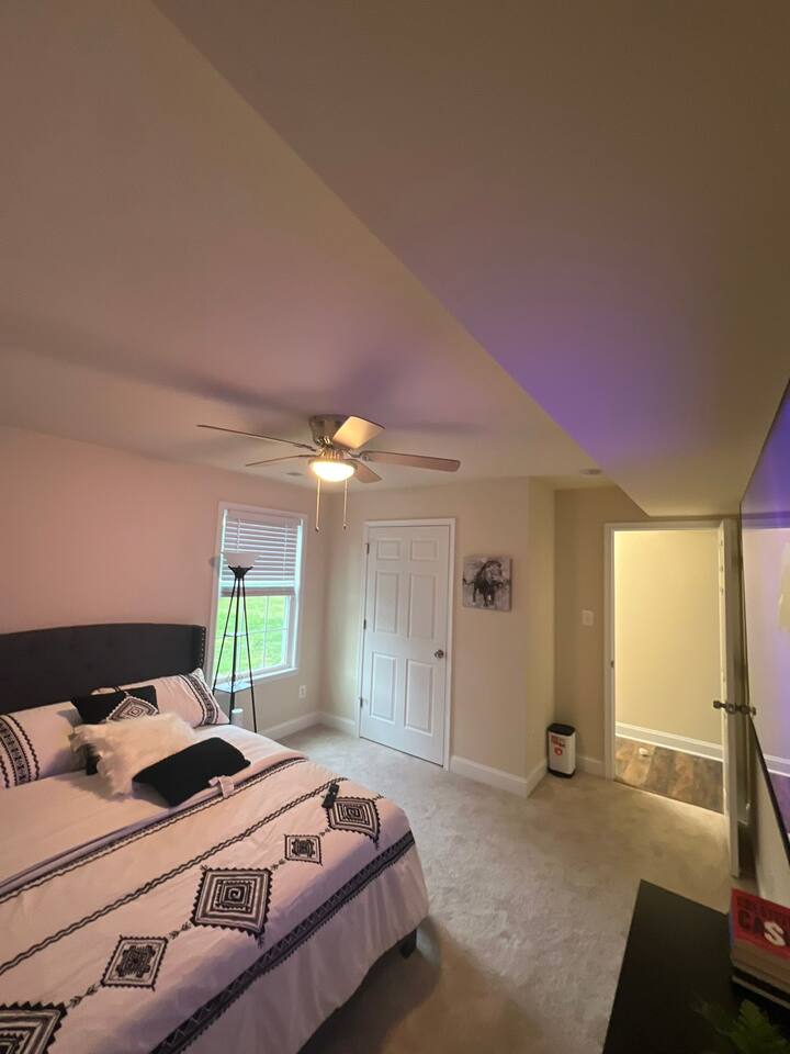 Private room and bath near Dulles Airport Houses for Rent in Manassas