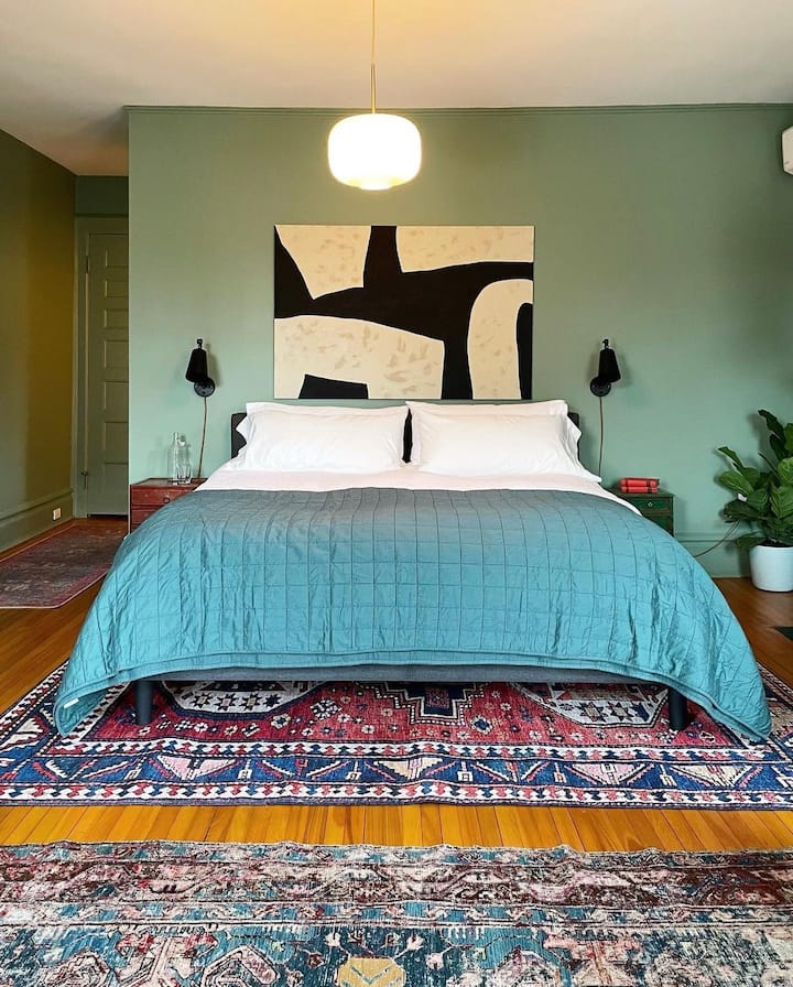 Colori rilassanti e illuminazione, oltre alla biancheria da letto "a destra", rendono l'attività facile e rigenerante