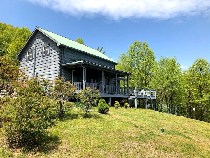 Fancy Gap Mountain Cabin Cabins for Rent in Fancy Gap, Virginia