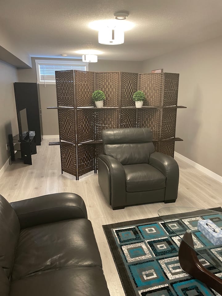 Huge Studio Basement Apt Sta No: 2300133 - Regina