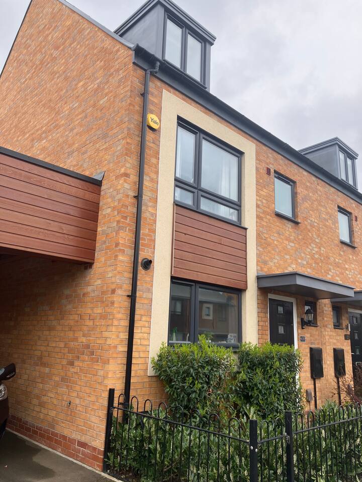 Mike’s Lodge. Houses for Rent in Cleeve, England, United