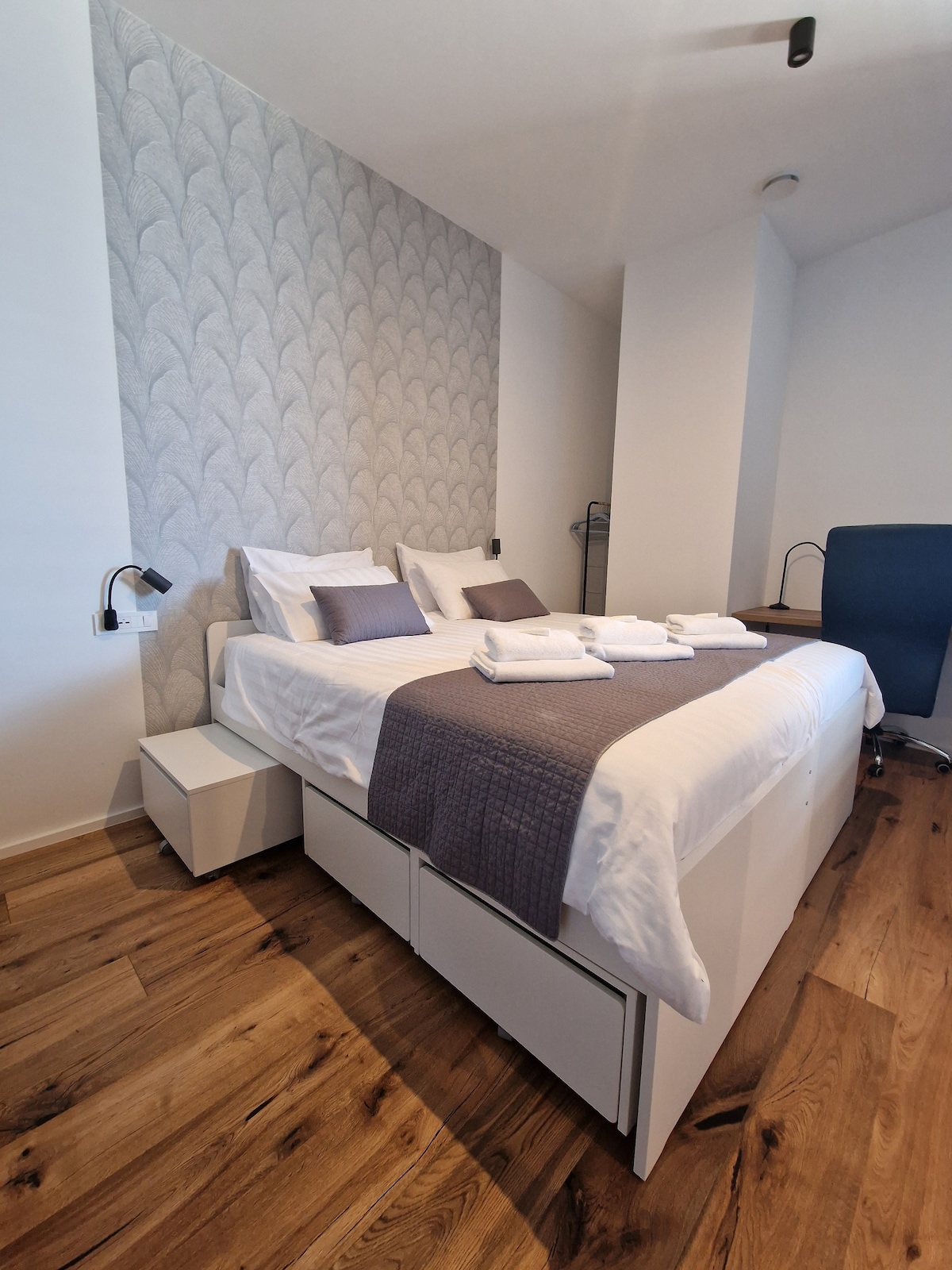 eneo tofauti la kulala lenye kitanda cha sentimita 180 au sentimita 2 x 90