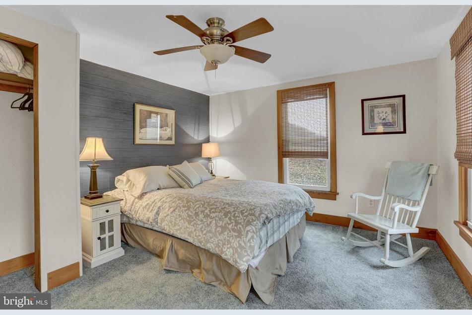 主卧（标准双人床）