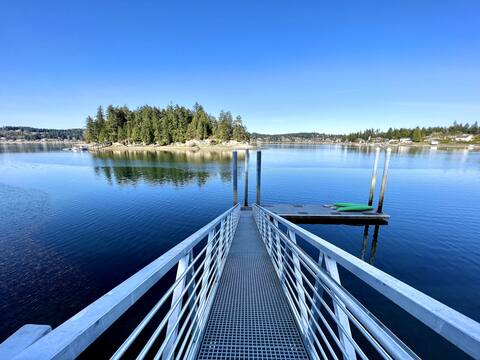 Island Oasis-Waterfront w/Dock and Kayaks