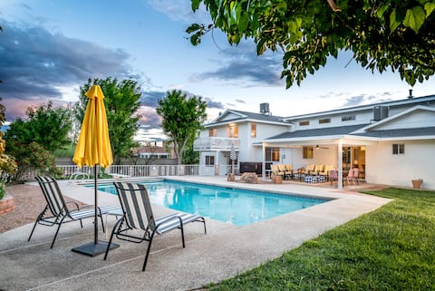 Luxe 5BR Retreat with Pool and HotTub