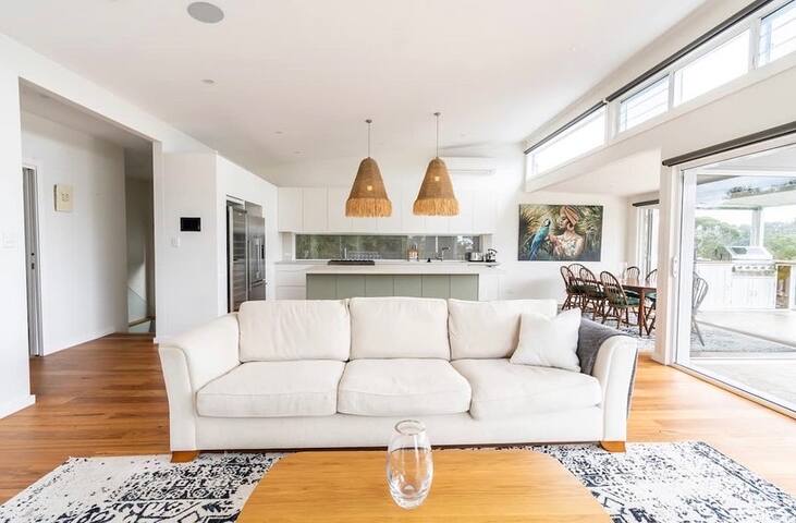 The Lookout: Hamptons Treehouse gallery image 2