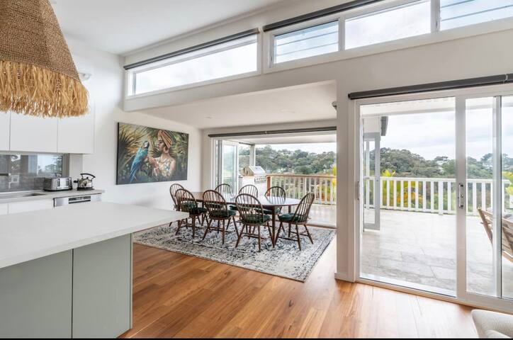 The Lookout: Hamptons Treehouse gallery image 3