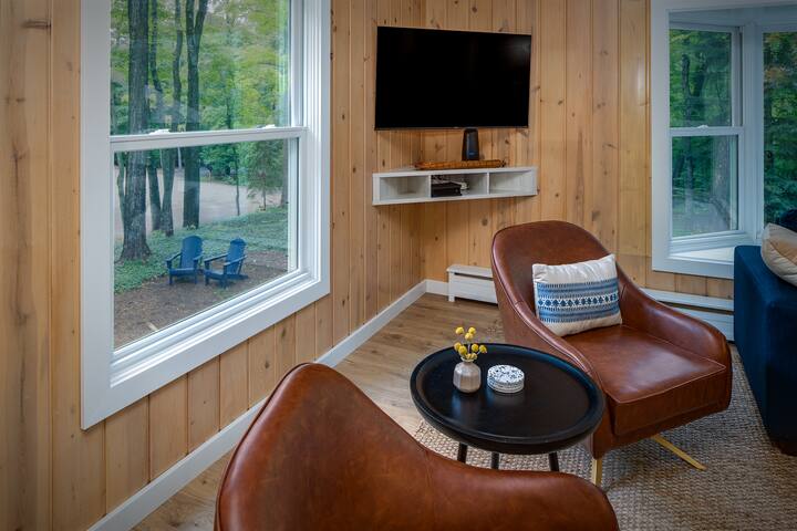 Top of the Hill Cottage near Petoskey & Walloon