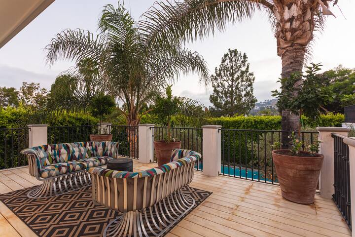 Runyon Canyon Botanical Oasis Villa gallery image 5