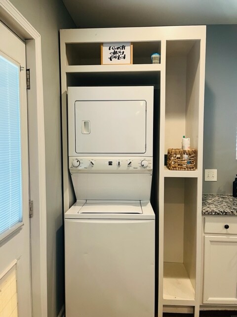 2BR/ Modern Basement Suite