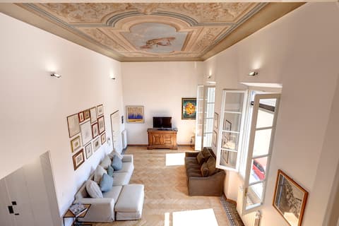 Top Airbnb: The Synagogue Suite, wonderful apartment! in Firenze