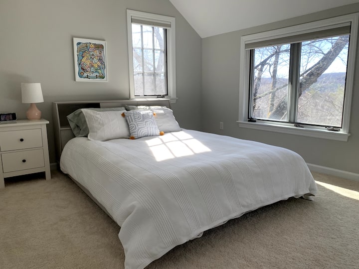 חדר שינה מס '4, מיטת קווין סייז, קומה שנייה.