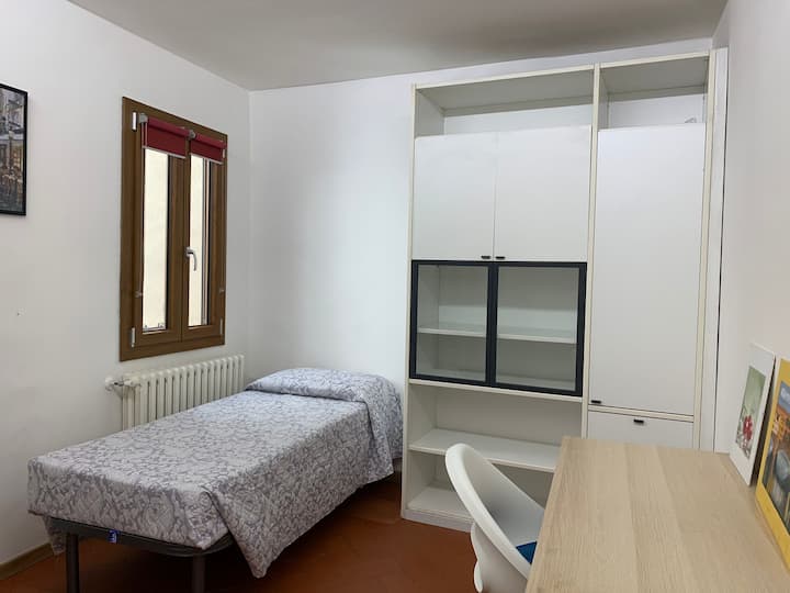 חדר יחיד בקומת הסלון