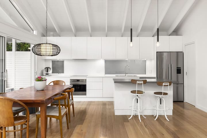 Seaforth Serenity. NEW home with leafy outlook. gallery image 4