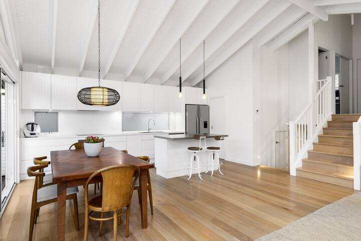 Seaforth Serenity. NEW home with leafy outlook. gallery image 3