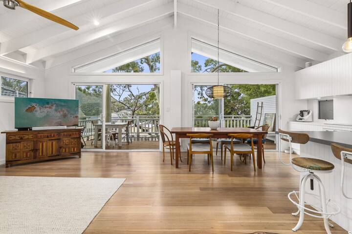 Seaforth Serenity. NEW home with leafy outlook. gallery image 2